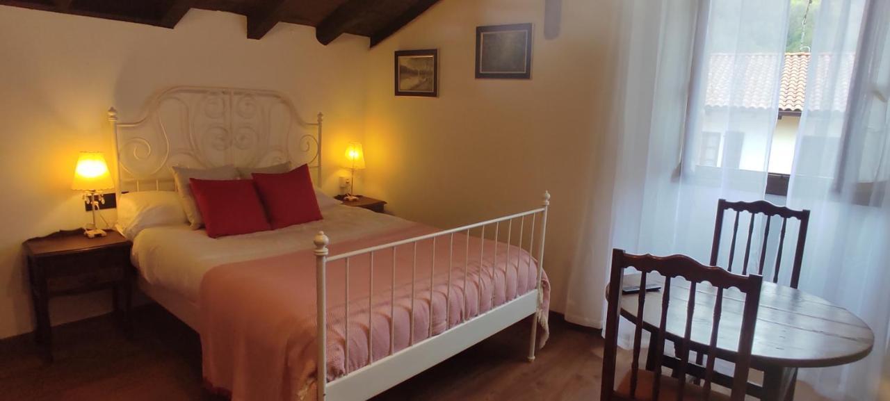 Hostal Mendaurpe Ituren Buitenkant foto