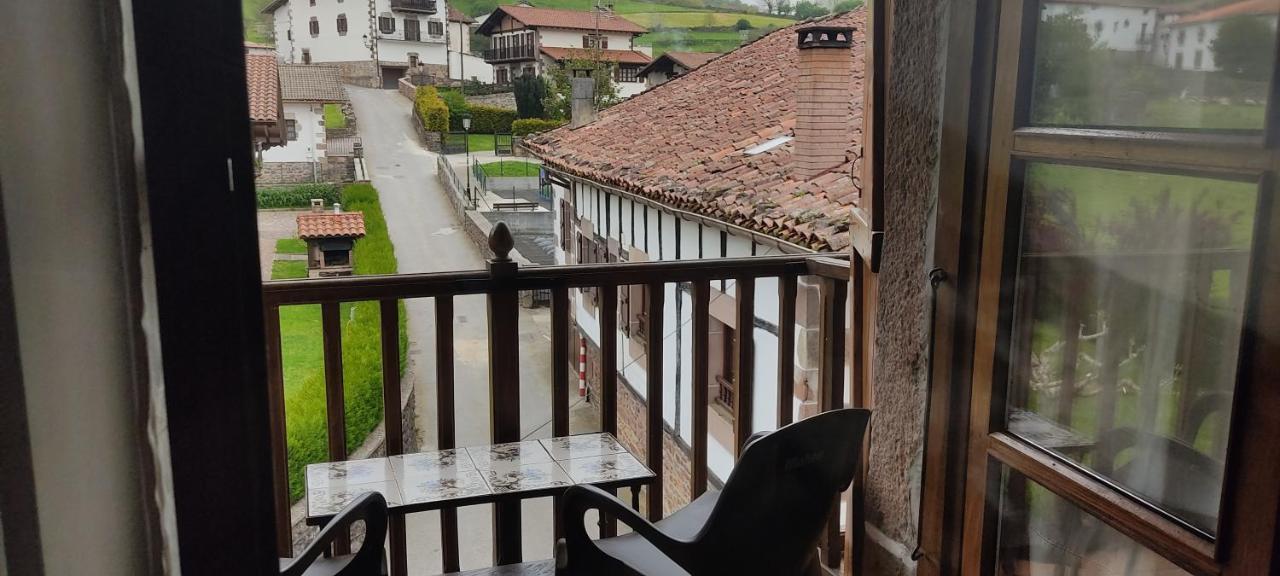 Hostal Mendaurpe Ituren Buitenkant foto