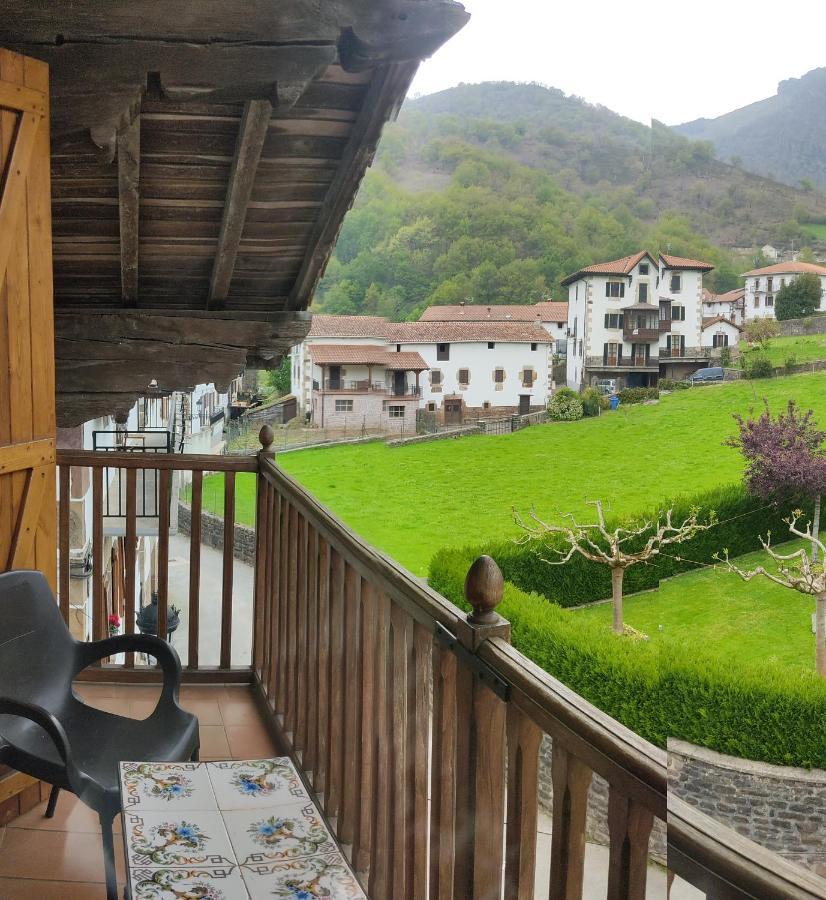Hostal Mendaurpe Ituren Buitenkant foto