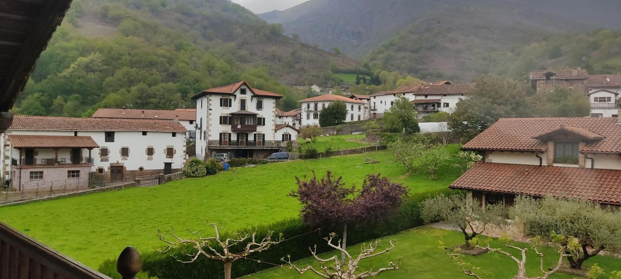 Hostal Mendaurpe Ituren Buitenkant foto