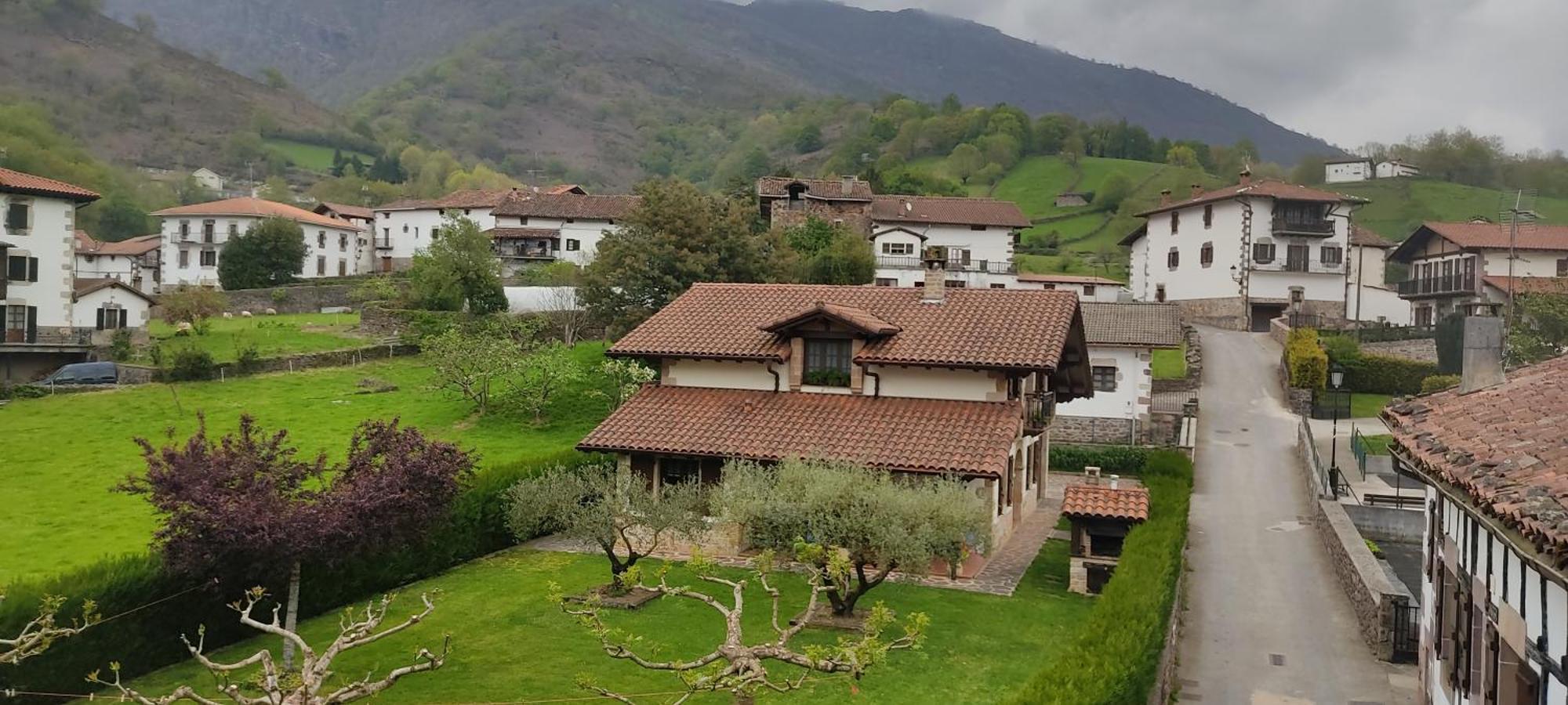 Hostal Mendaurpe Ituren Buitenkant foto